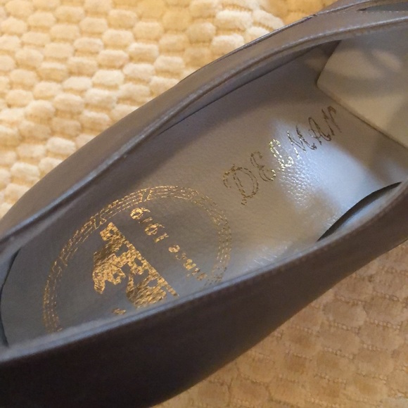 🤎Delman Bronzy gray structured pumps with sculpted heels, butterfly detail/tie - Picture 8 of 9